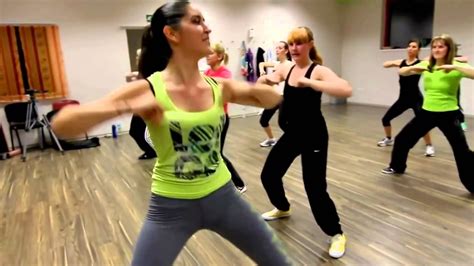  Zumba Fitness: Dans Edin, Eglenin ve Kilo Verin!